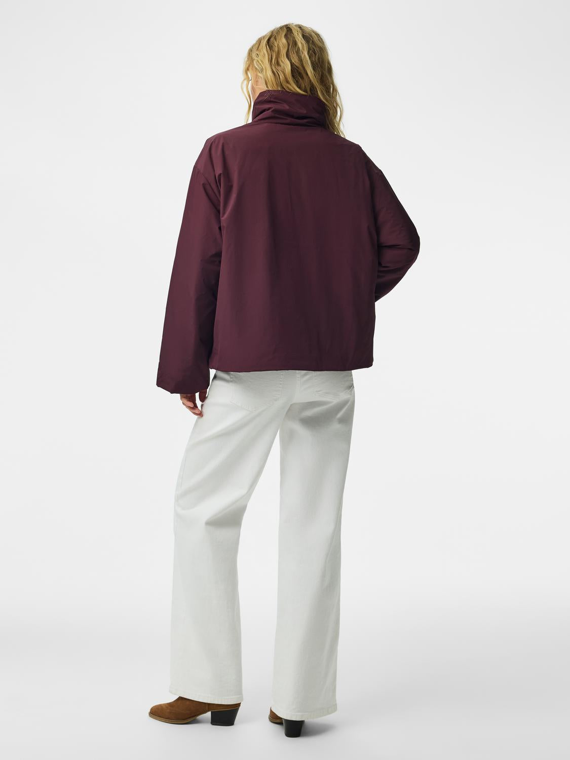 model_shot-back